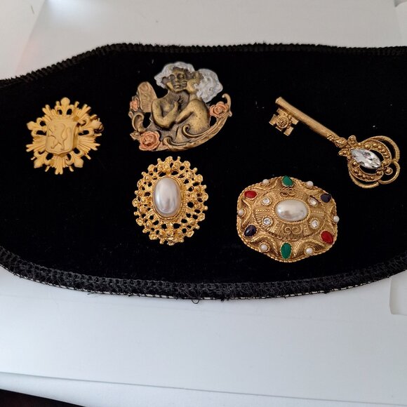 Vintage Brooches - Picture 1 of 11